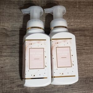 BBW FRESH COCONUT AND COTTON GENTLE FOAMING HAND SOAP X2
